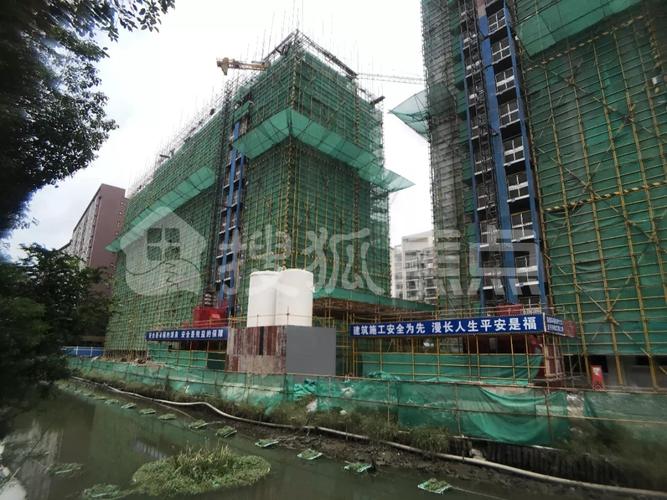 谍照!九亭地铁站1公里外老小区里又冒出一个新盘